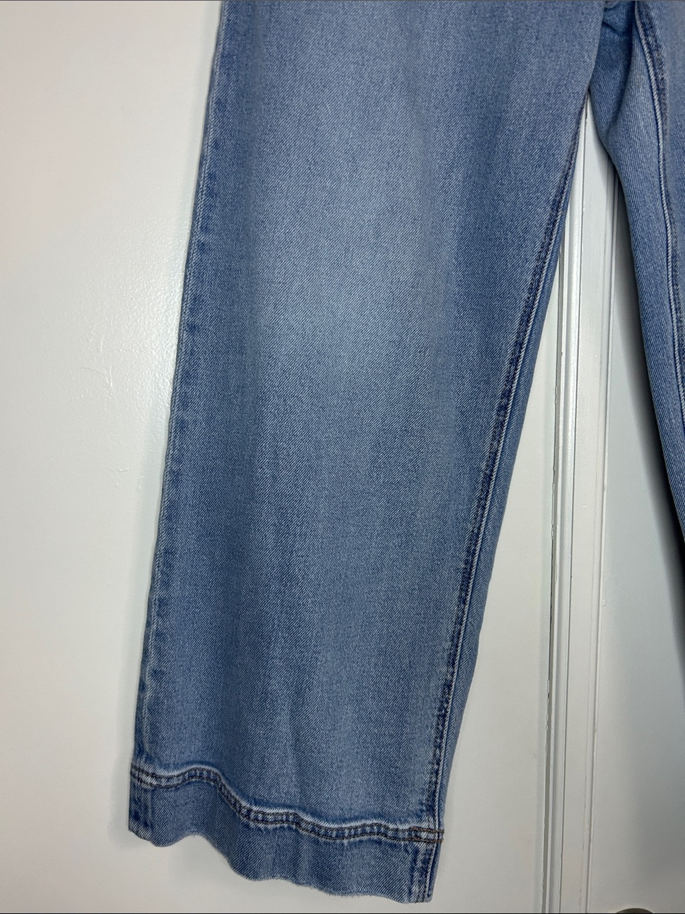American Eagle Wide Leg Light Wash Cropped Jeans - Picture 5 of 8